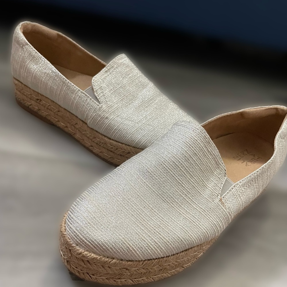 Naturalizer Flatform shoes